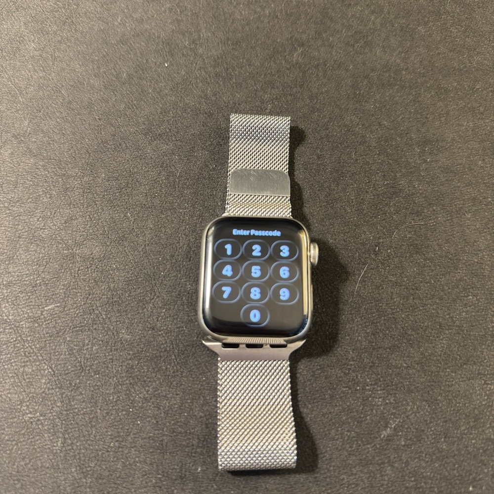 Apple Watch Stainless steel 6 series with cellular and gps. W/ Milanese loop - Picture 3 of 15